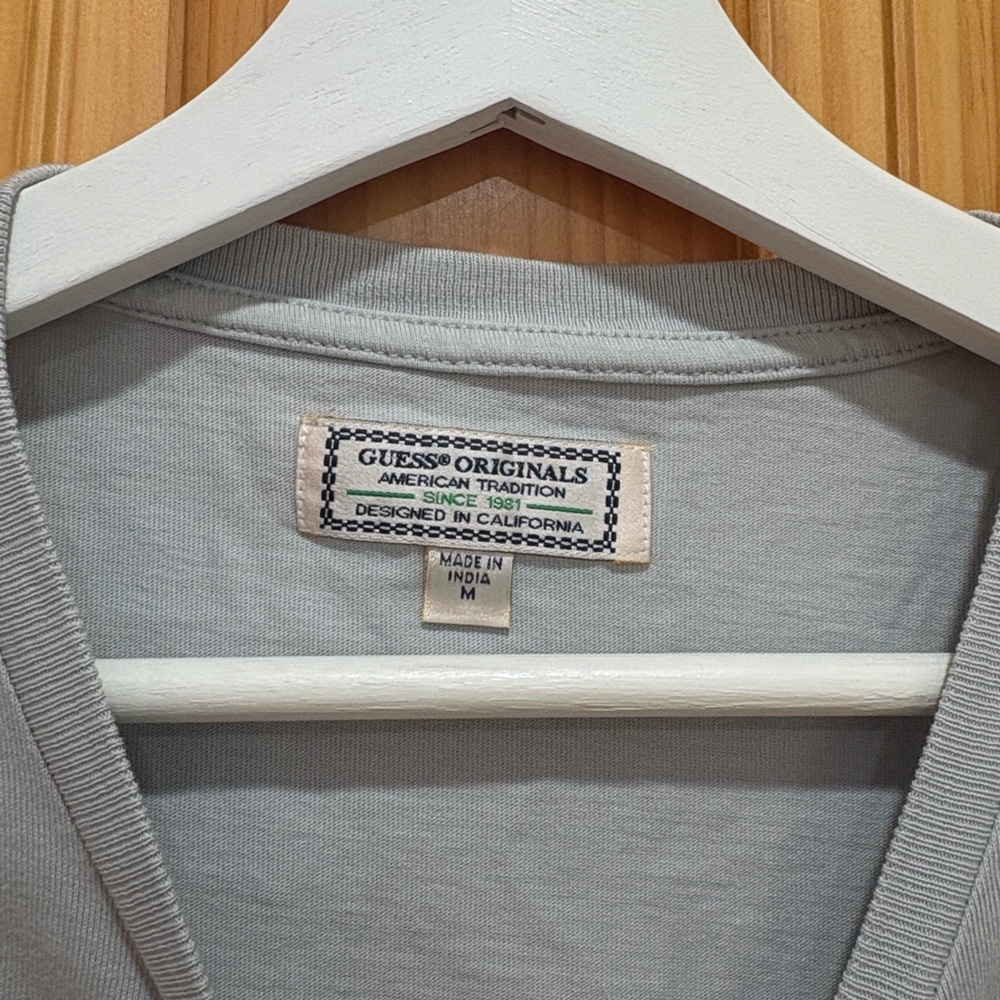 Guess Blue Vintage Logo T-Shirt Size Medium. - Picture 4 of 6